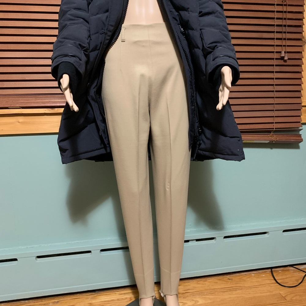 NWOT Women stretching pants by Victor Victoria. Size 40 (French)